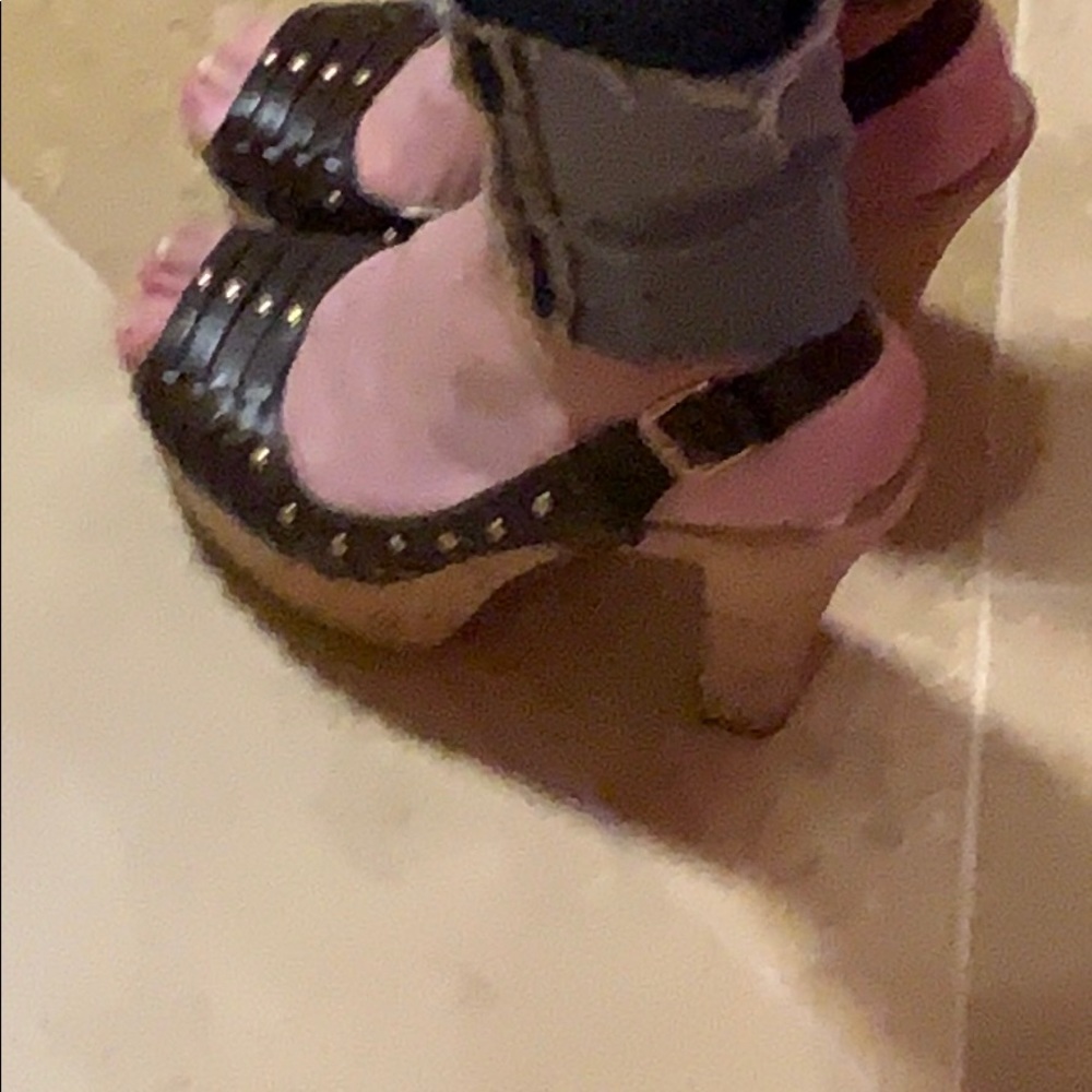 Guess Sandals - Picture 4 of 4